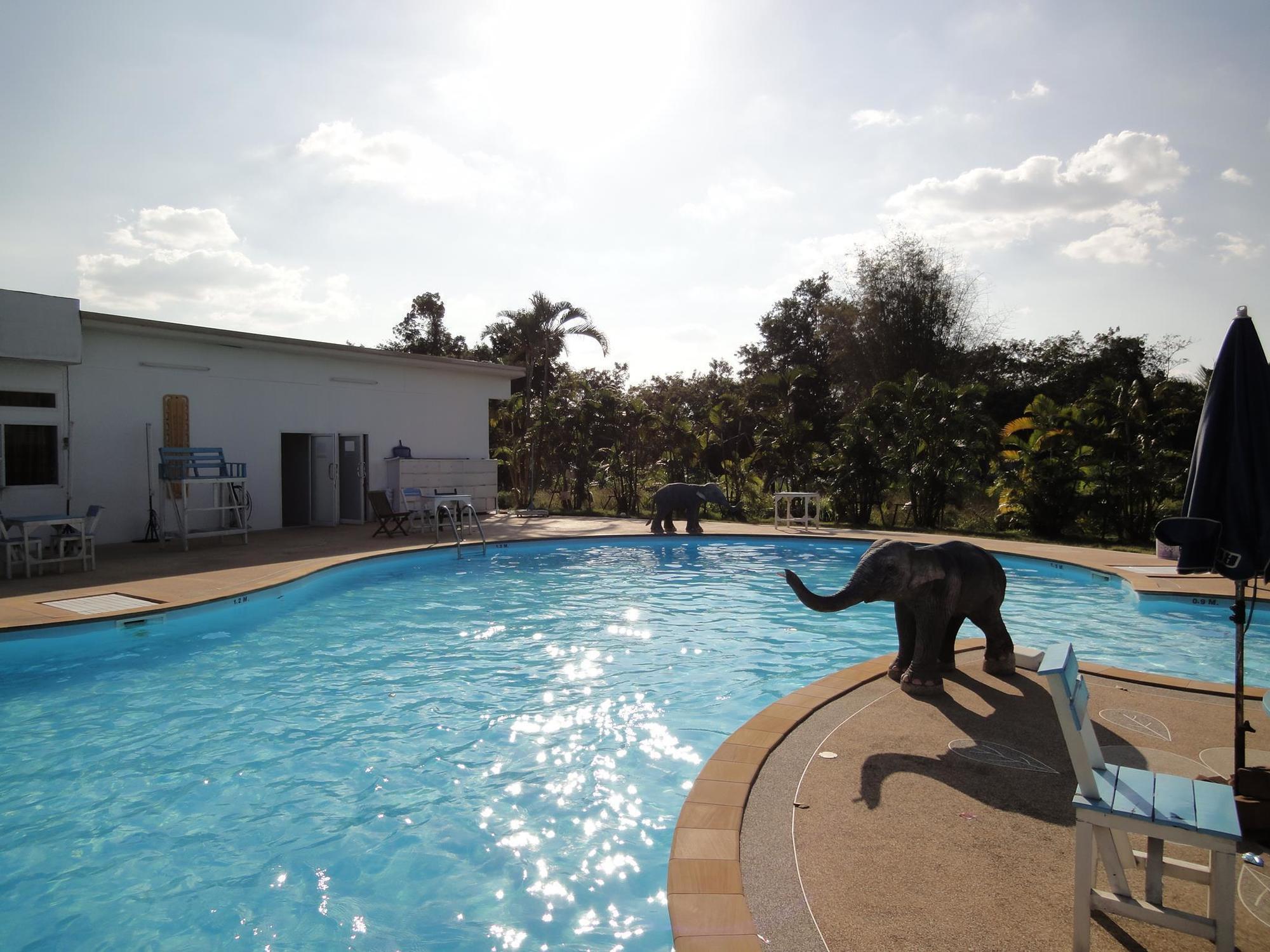 Rainbow Resort Amphoe Phen Exterior foto