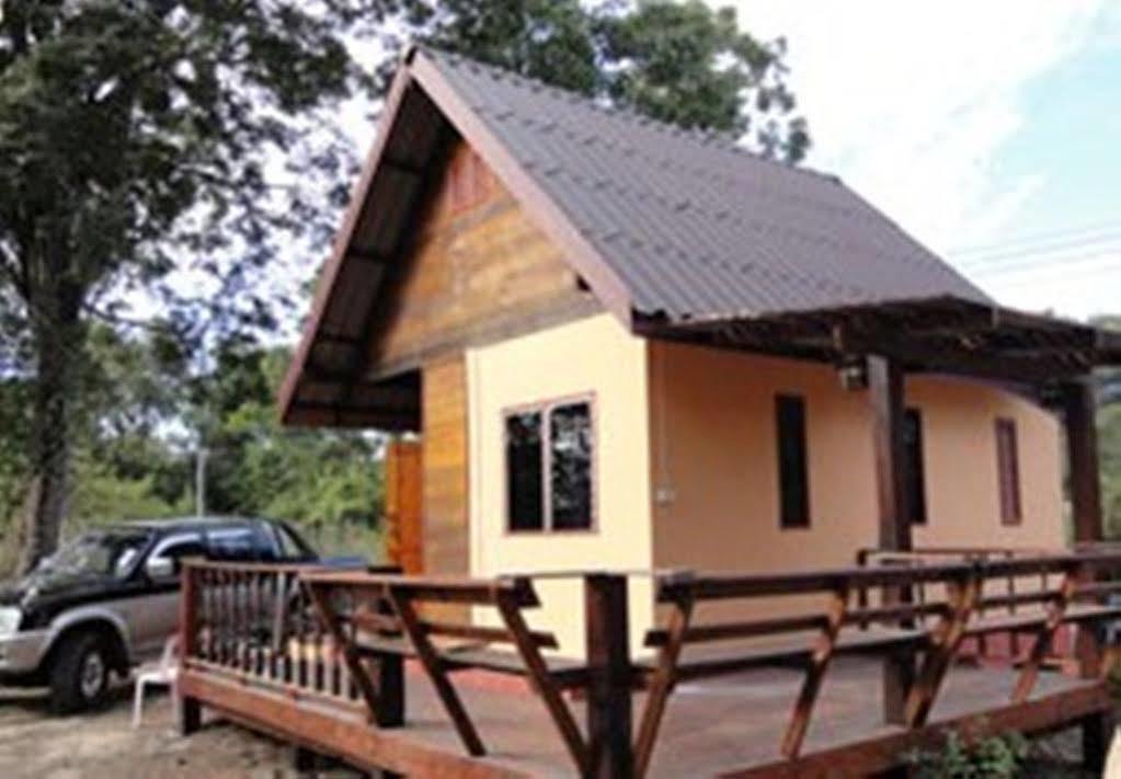 Rainbow Resort Amphoe Phen Exterior foto